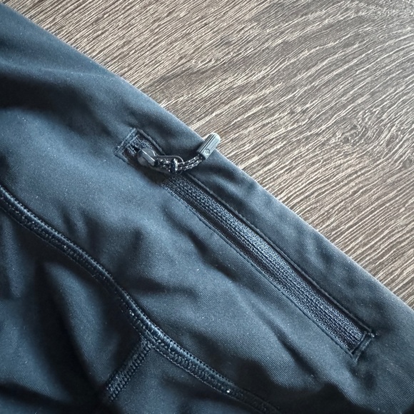 Lululemon Blue Reflective Crop Leggings – Size 6 - Picture 7 of 8